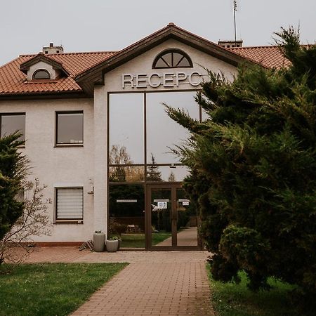 Hotel Garden Oleśnica Exterior foto